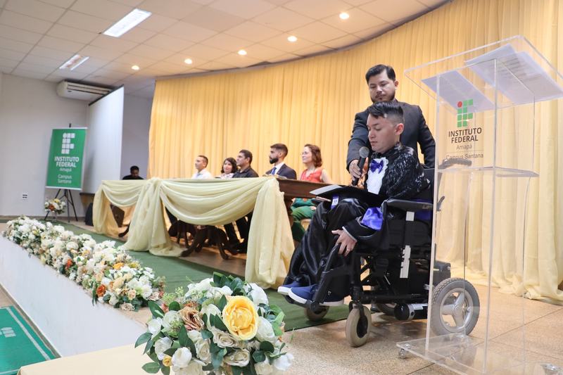 Edielson de Almeida, juramentista da turma de Tecnologia em Recursos Humanos