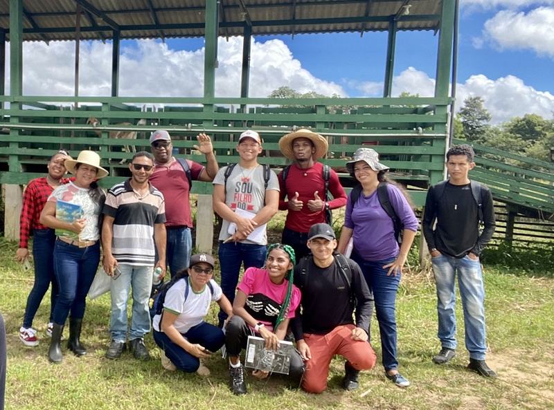 Turmas do 5° semestre de Medicina Veterinária e do curso técnico de Agropecuária visitam áreas do campus