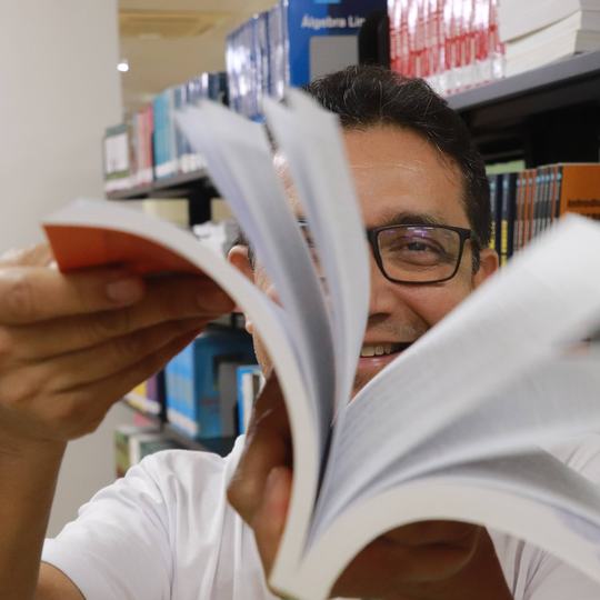 Professor Márcio Abreu na Biblioteca do Campus Macapá