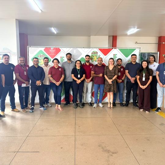 Reitor do Ifap, Romaro Silva, em reunião com o colegiado de Construção Civil do Campus Macapá